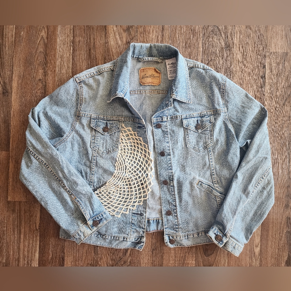 Levi Strauss 90's Vintage women's Denim Jacket White Lace On Top Sz Large 12/14